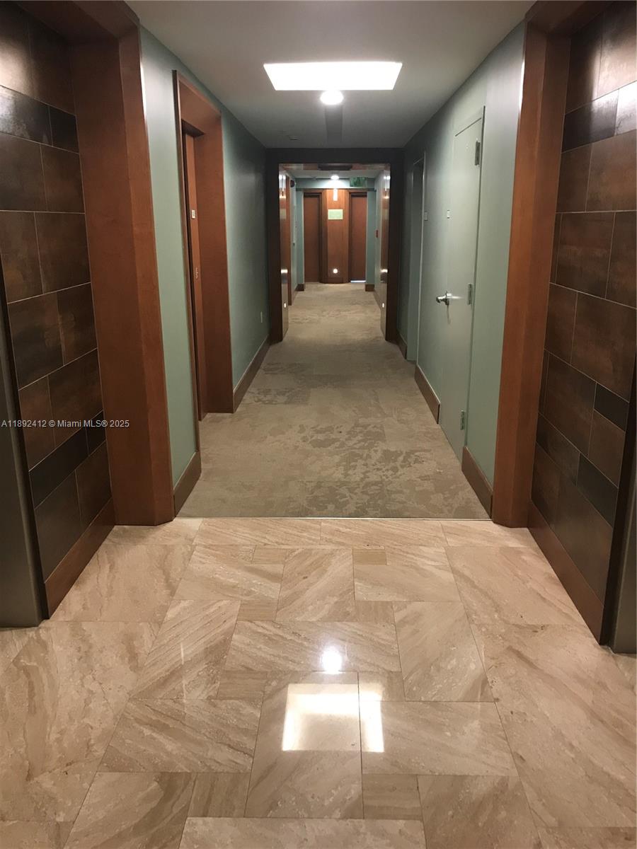 31 SE 5th St #405, Miami FL 33131