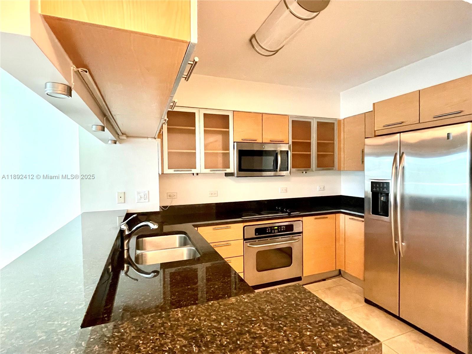 31 SE 5th St #405, Miami FL 33131