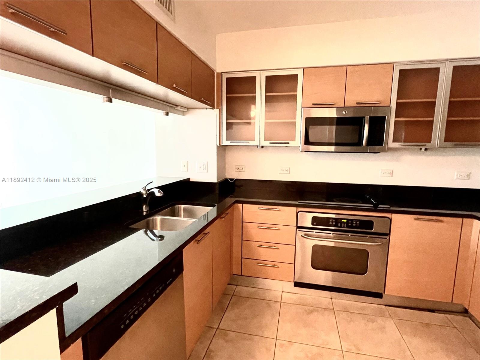 31 SE 5th St #405, Miami FL 33131
