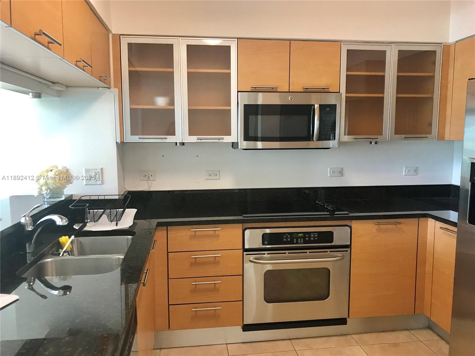31 SE 5th St #405, Miami FL 33131