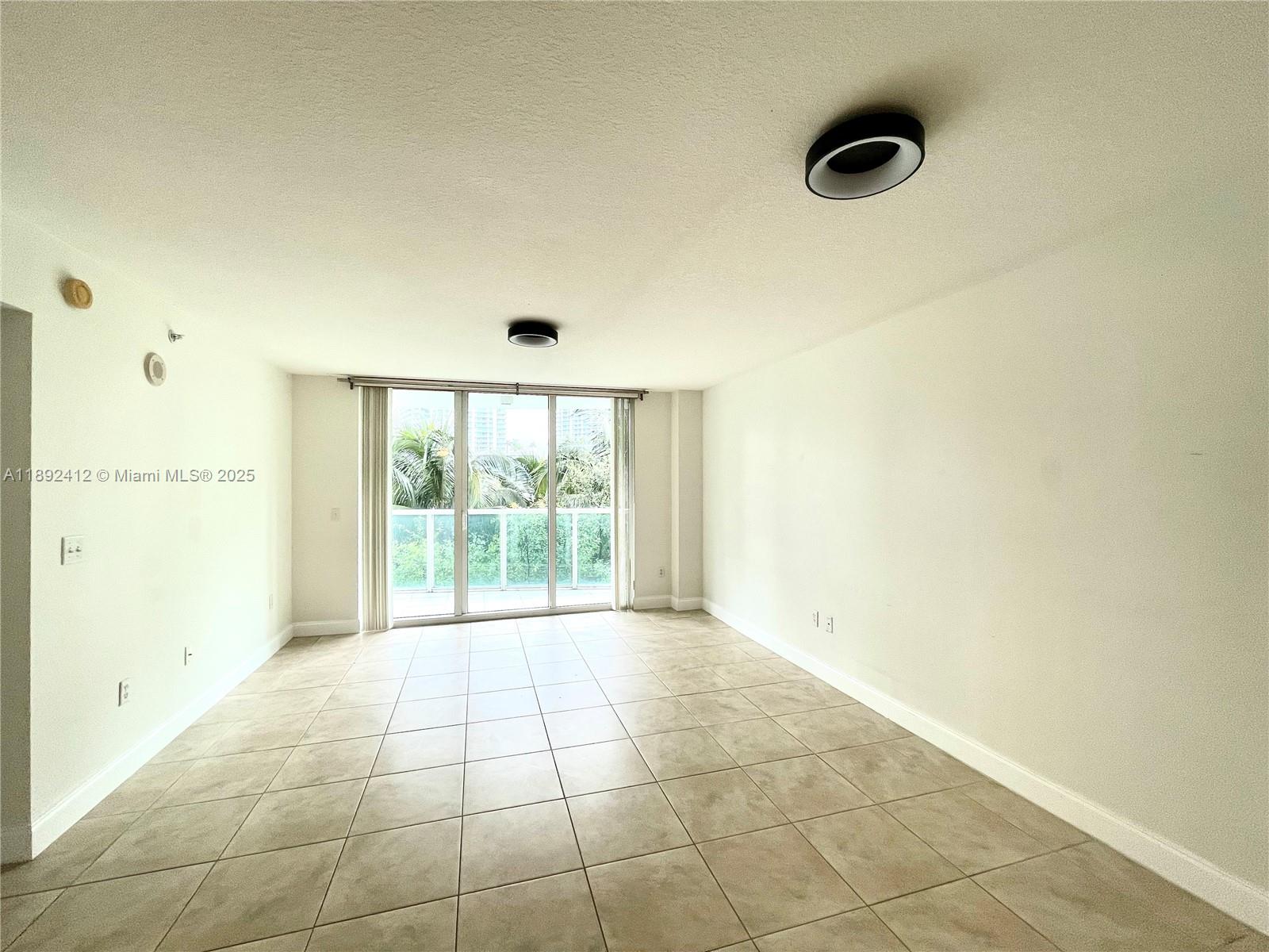 31 SE 5th St #405, Miami FL 33131