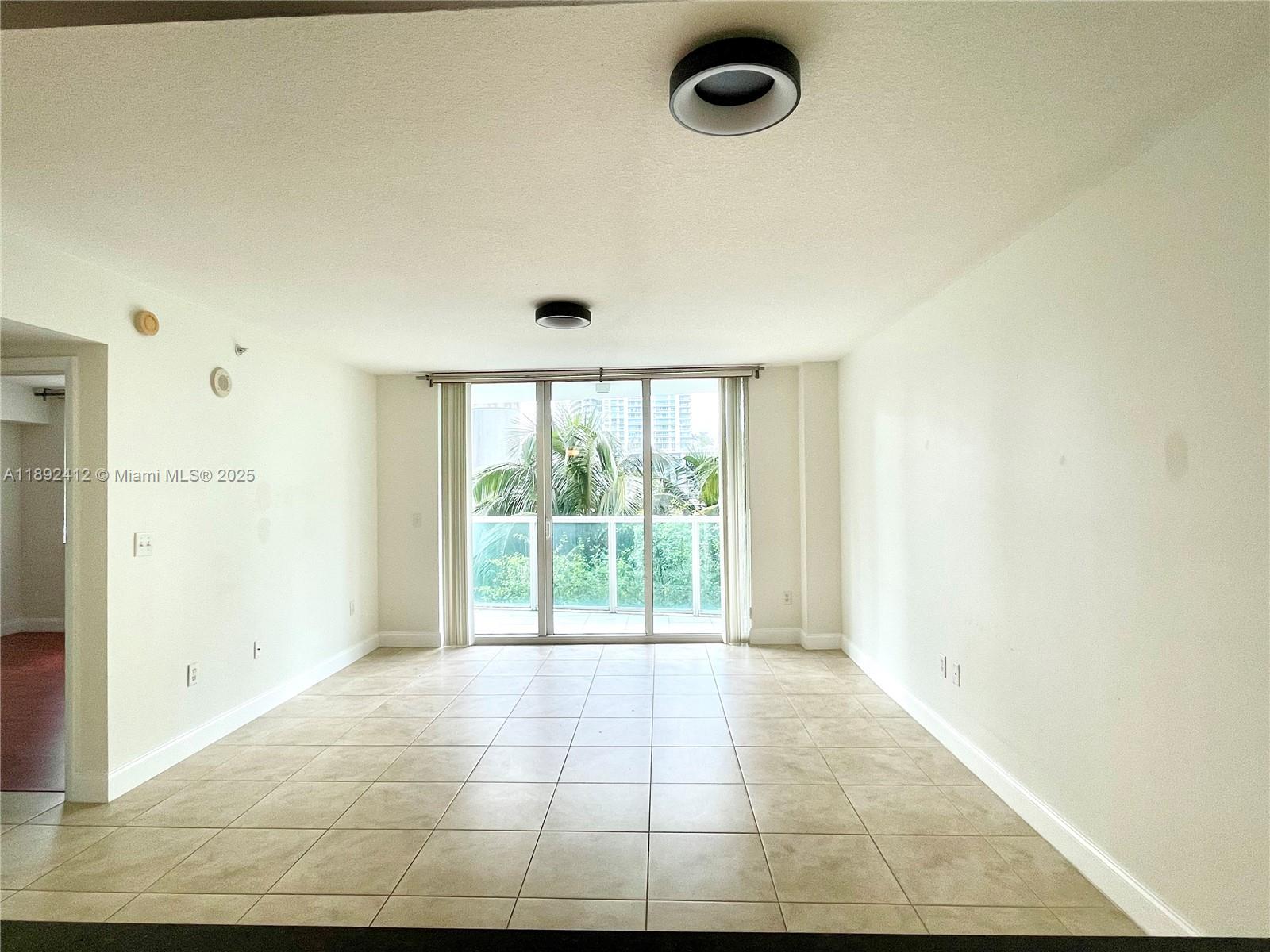 31 SE 5th St #405, Miami FL 33131