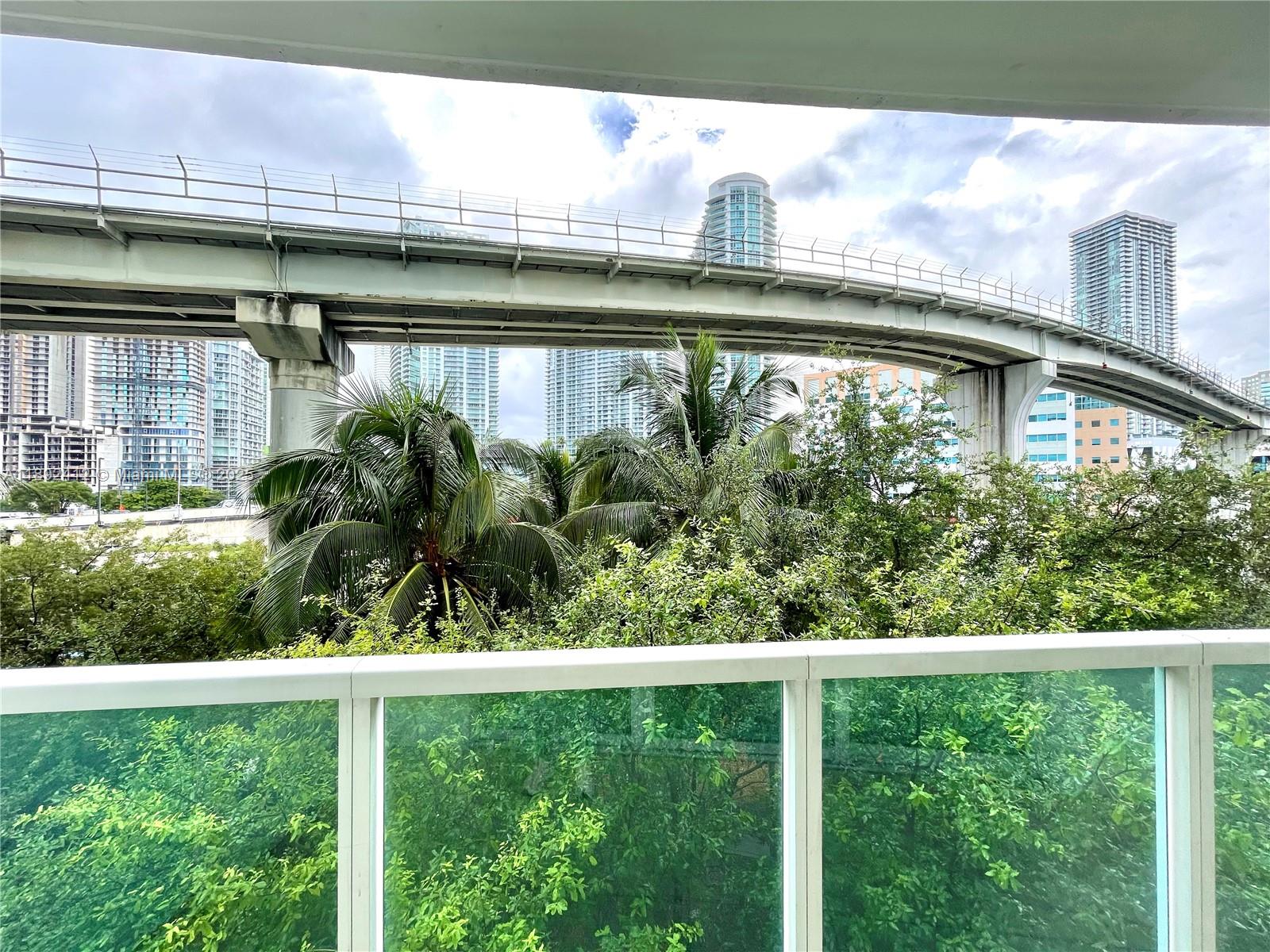 31 SE 5th St #405, Miami FL 33131