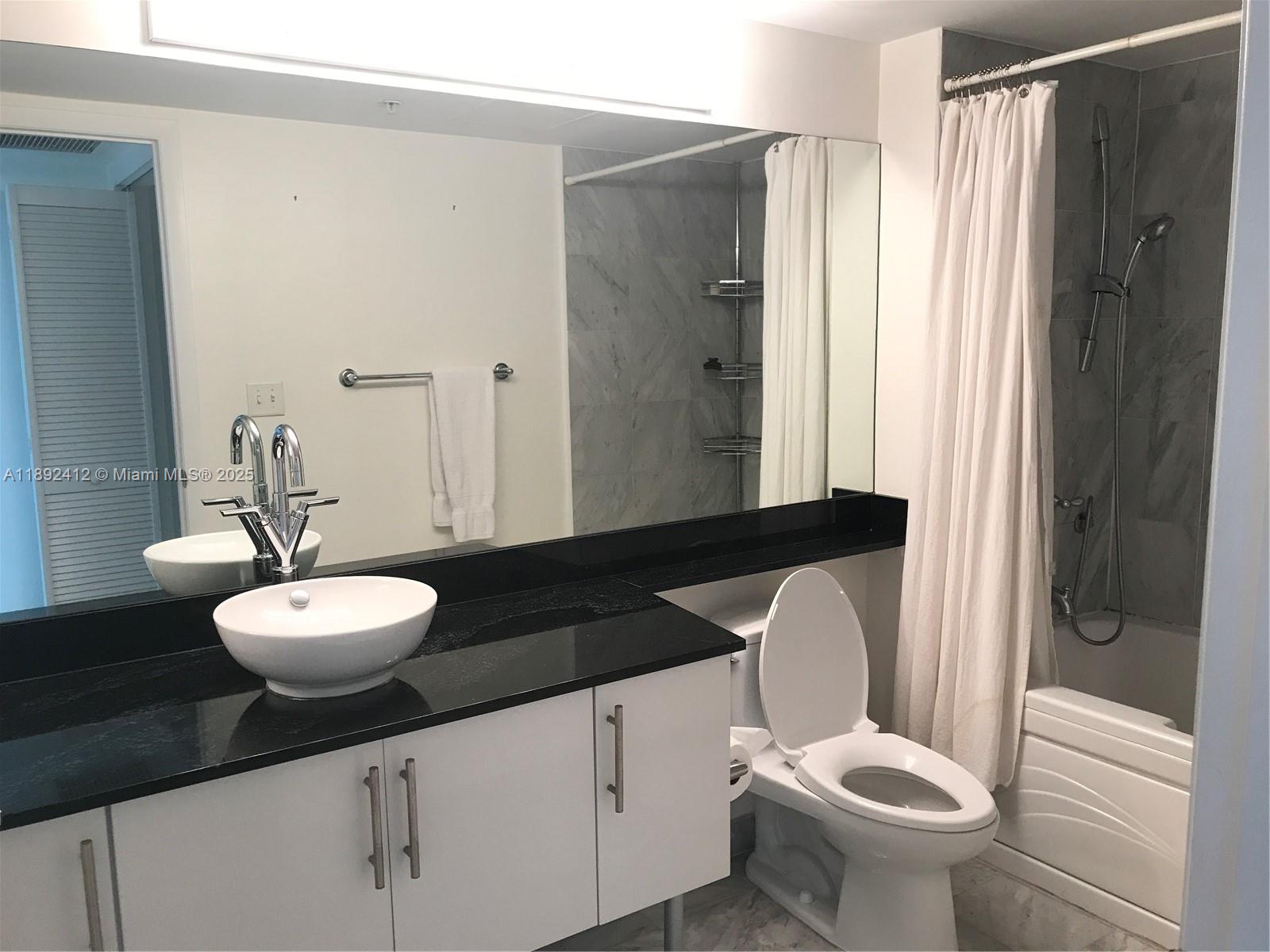 31 SE 5th St #405, Miami FL 33131