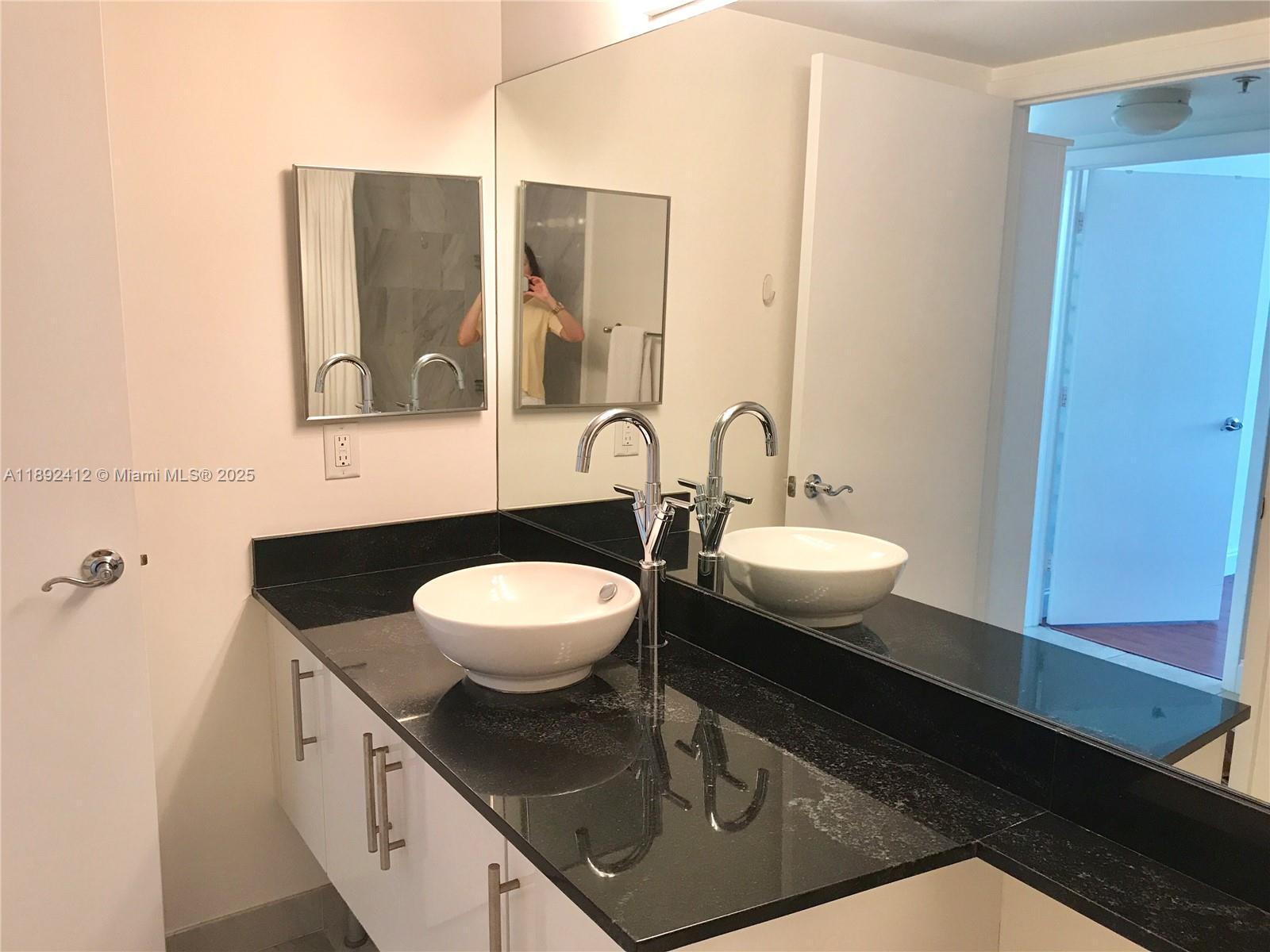 31 SE 5th St #405, Miami FL 33131