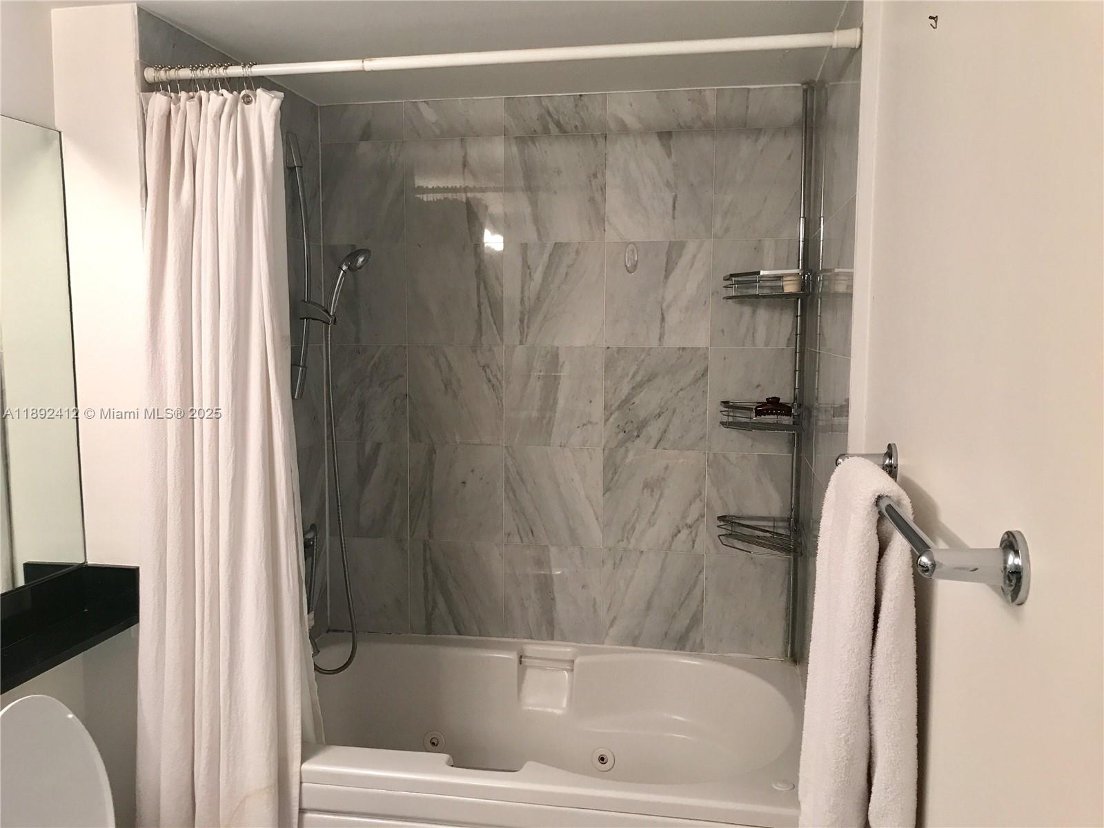 31 SE 5th St #405, Miami FL 33131