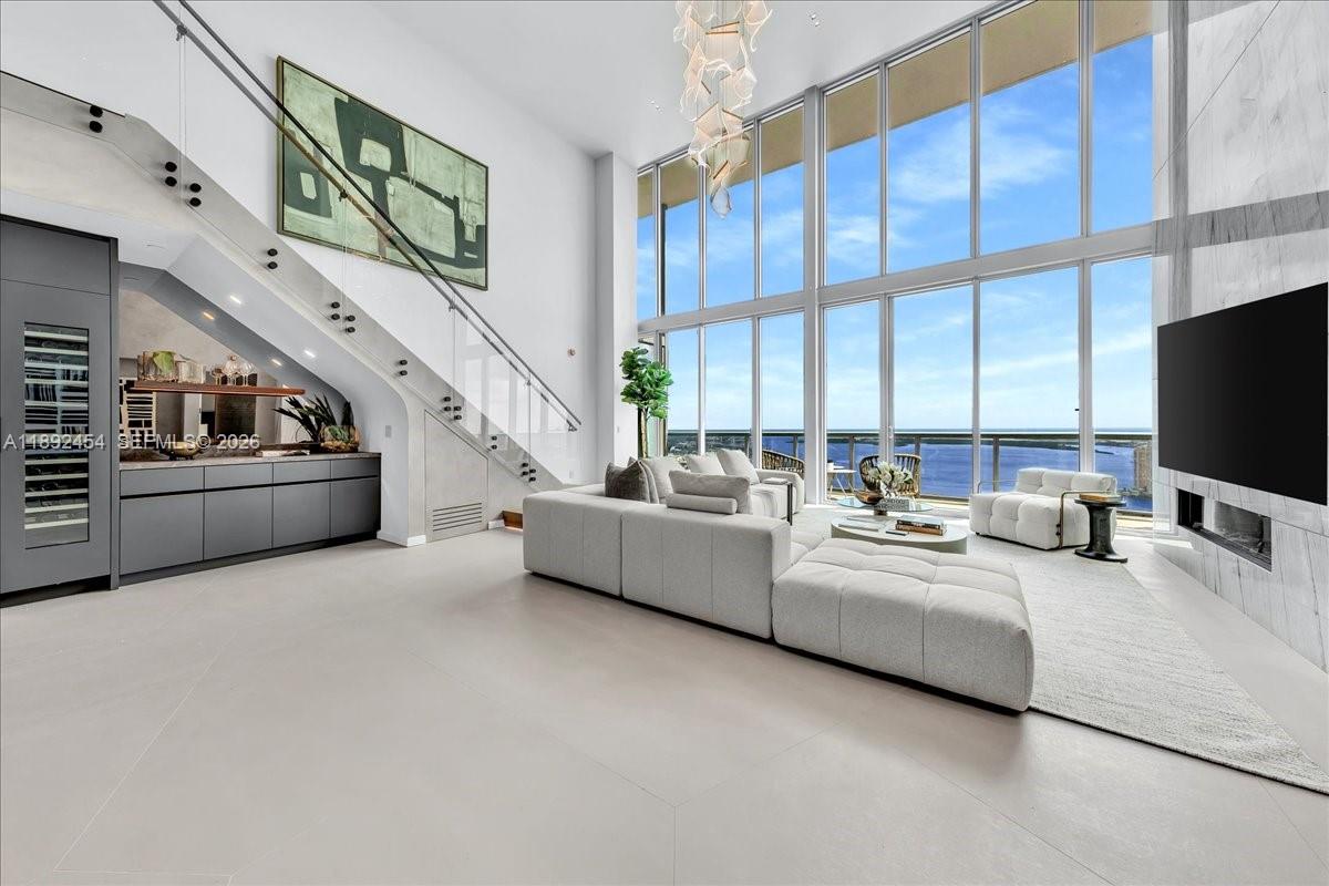 888 Biscayne Blvd #PH 5704, Miami FL 33132