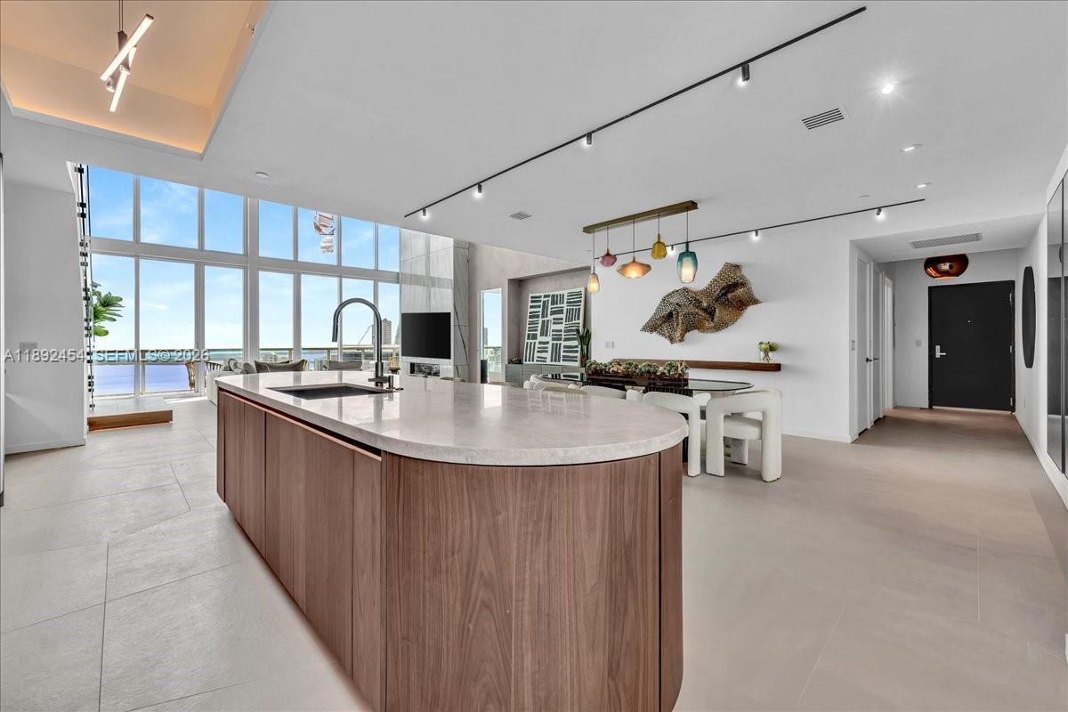 888 Biscayne Blvd #PH 5704, Miami FL 33132