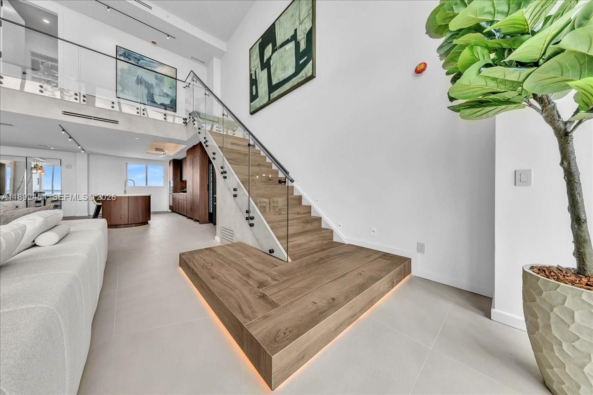 888 Biscayne Blvd #PH 5704, Miami FL 33132