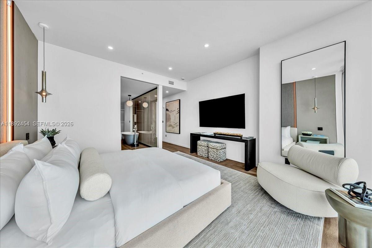 888 Biscayne Blvd #PH 5704, Miami FL 33132