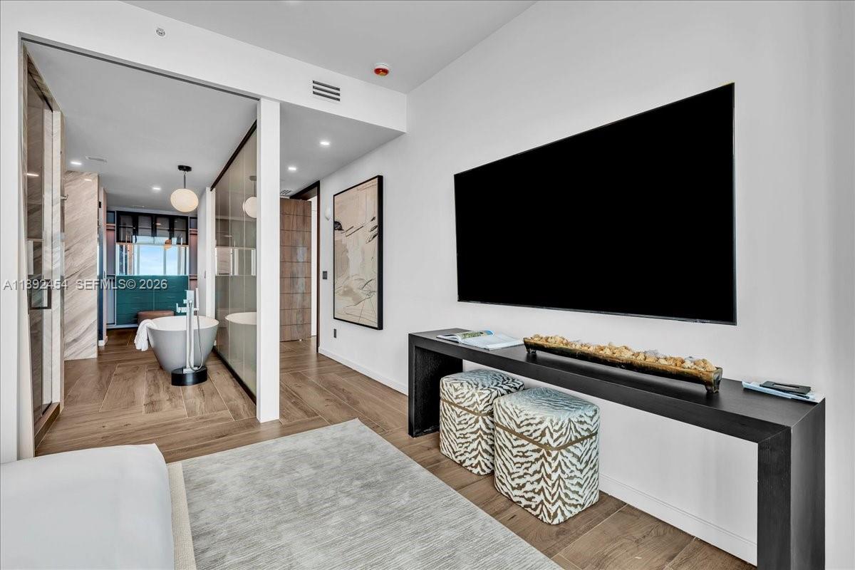 888 Biscayne Blvd #PH 5704, Miami FL 33132
