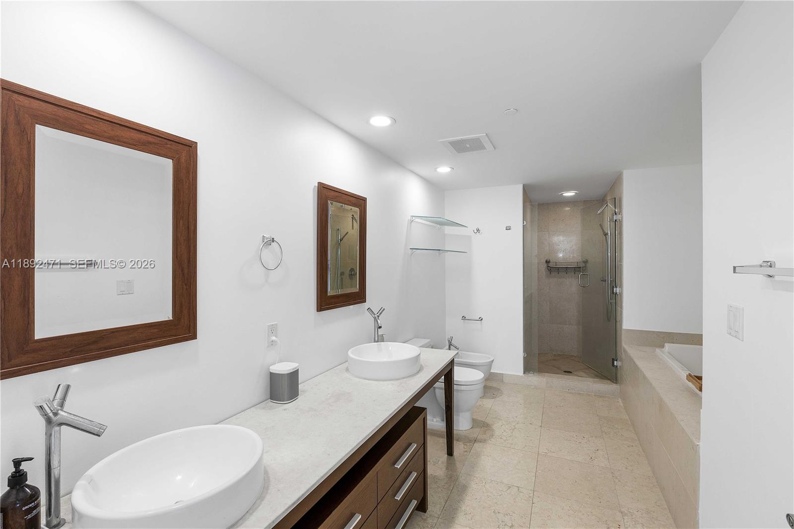 475 Brickell Ave #4015, Miami FL 33131