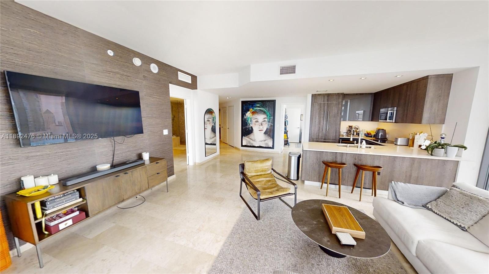 68 SE 6 ST #1111, Miami FL 33131