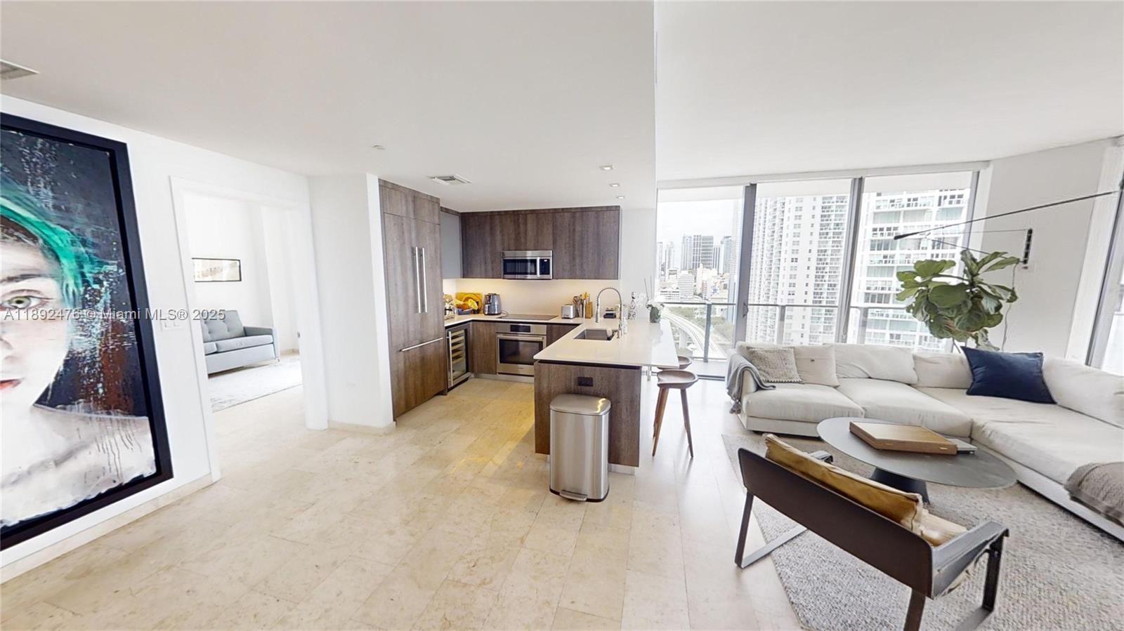 68 SE 6 ST #1111, Miami FL 33131