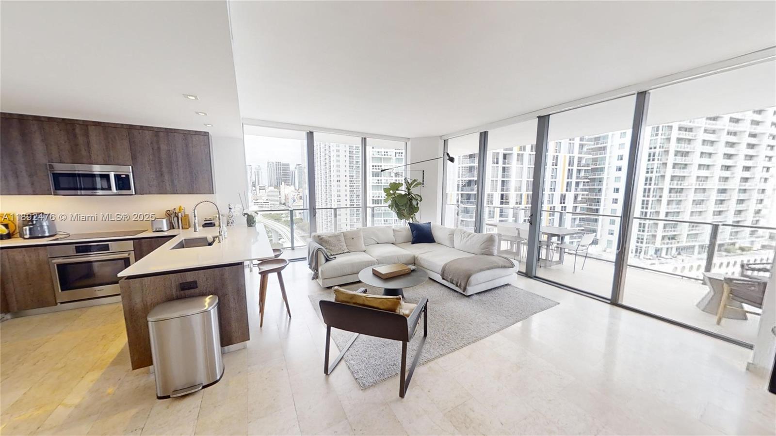 68 SE 6 ST #1111, Miami FL 33131