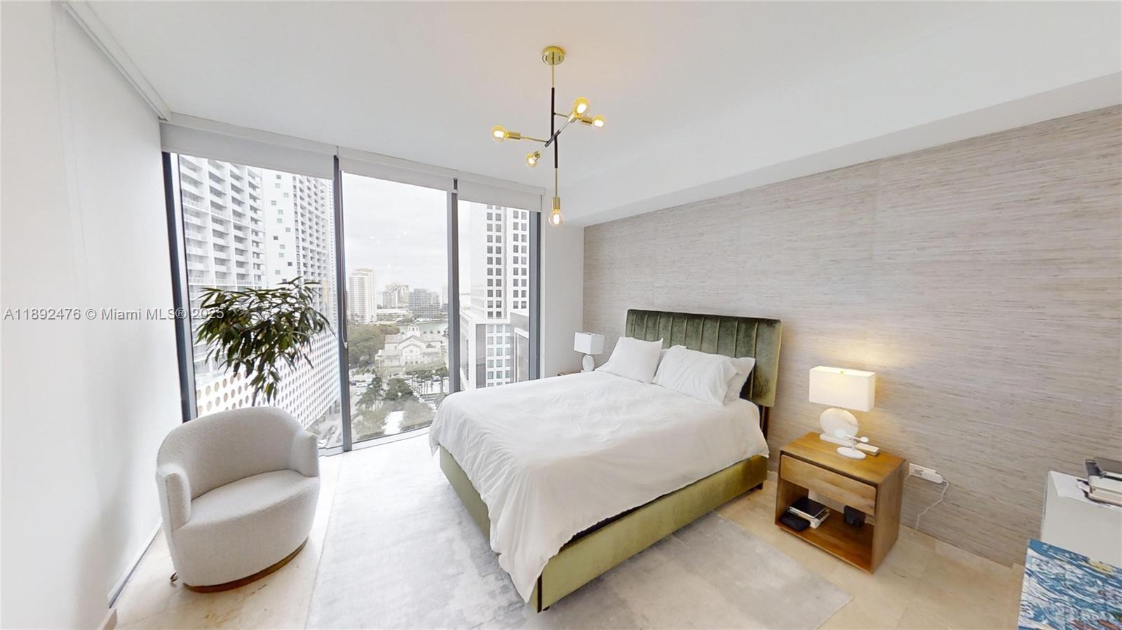 68 SE 6 ST #1111, Miami FL 33131