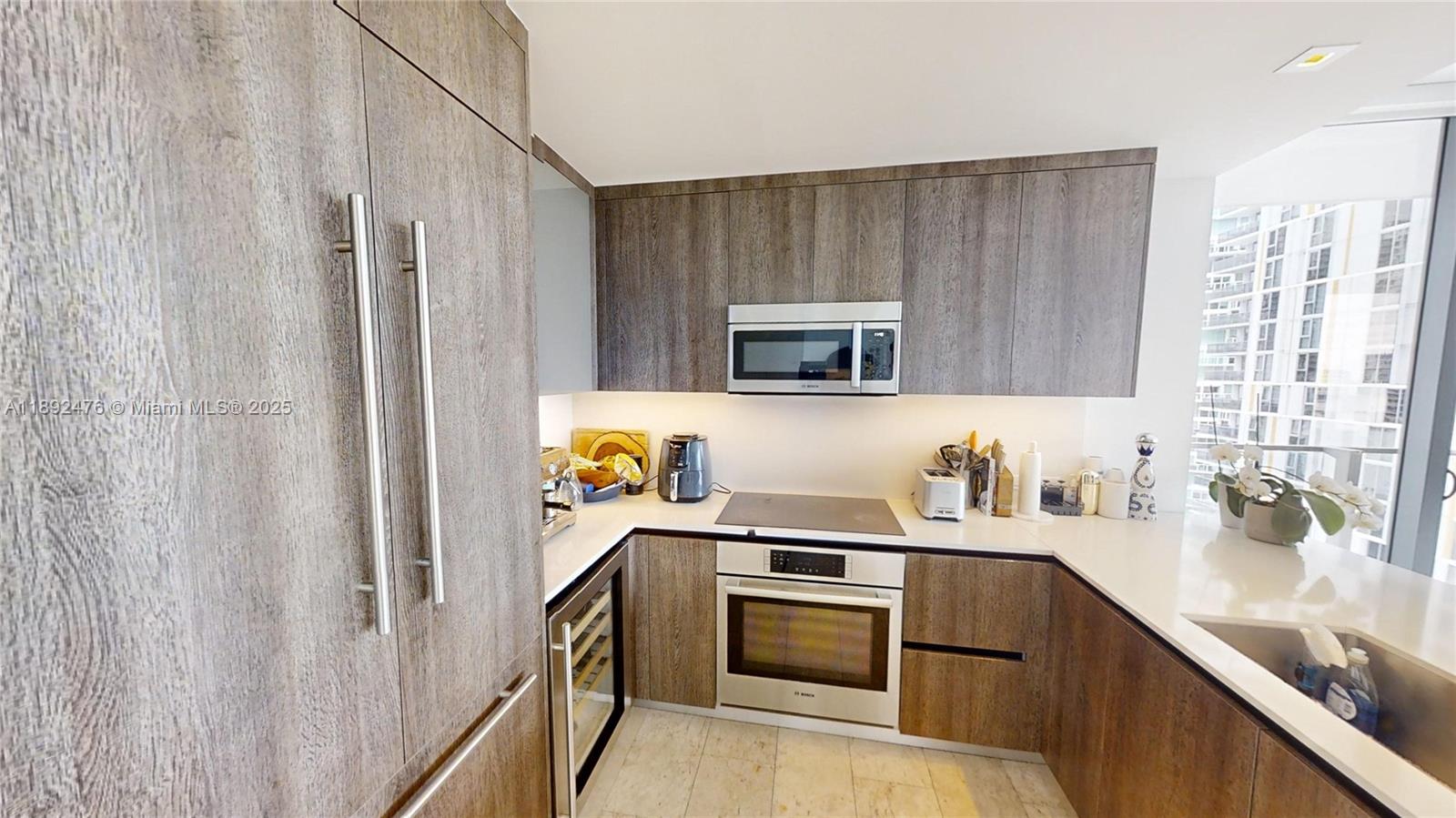 68 SE 6 ST #1111, Miami FL 33131