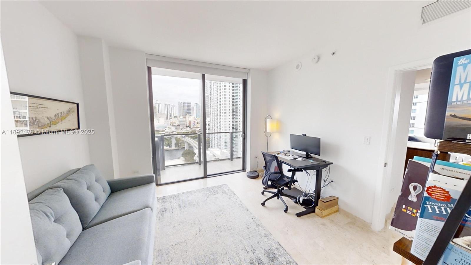 68 SE 6 ST #1111, Miami FL 33131