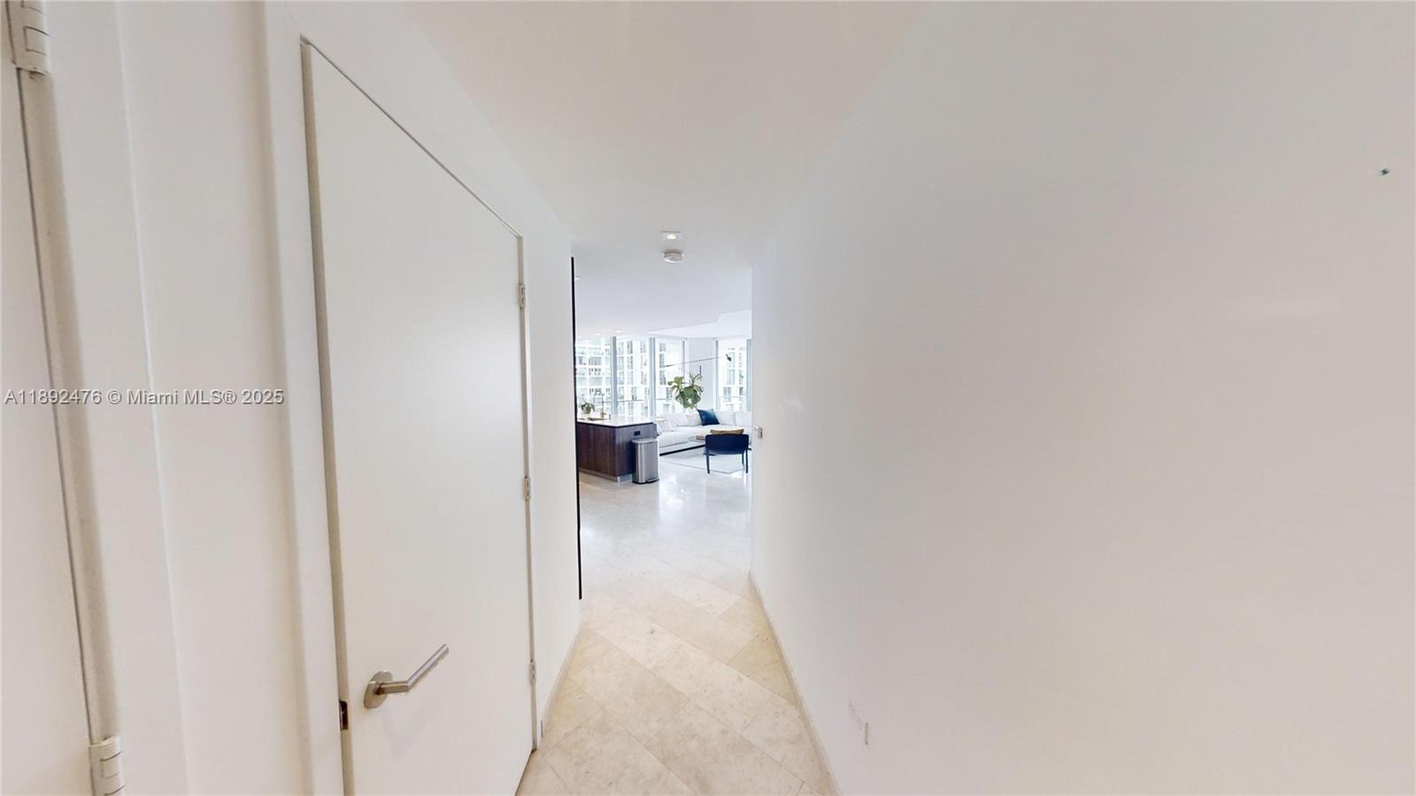 68 SE 6 ST #1111, Miami FL 33131