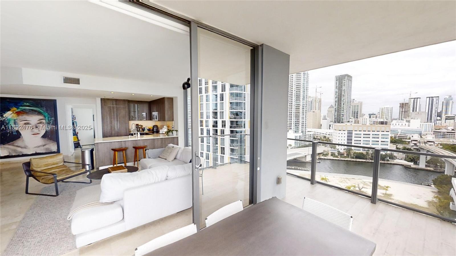 68 SE 6 ST #1111, Miami FL 33131