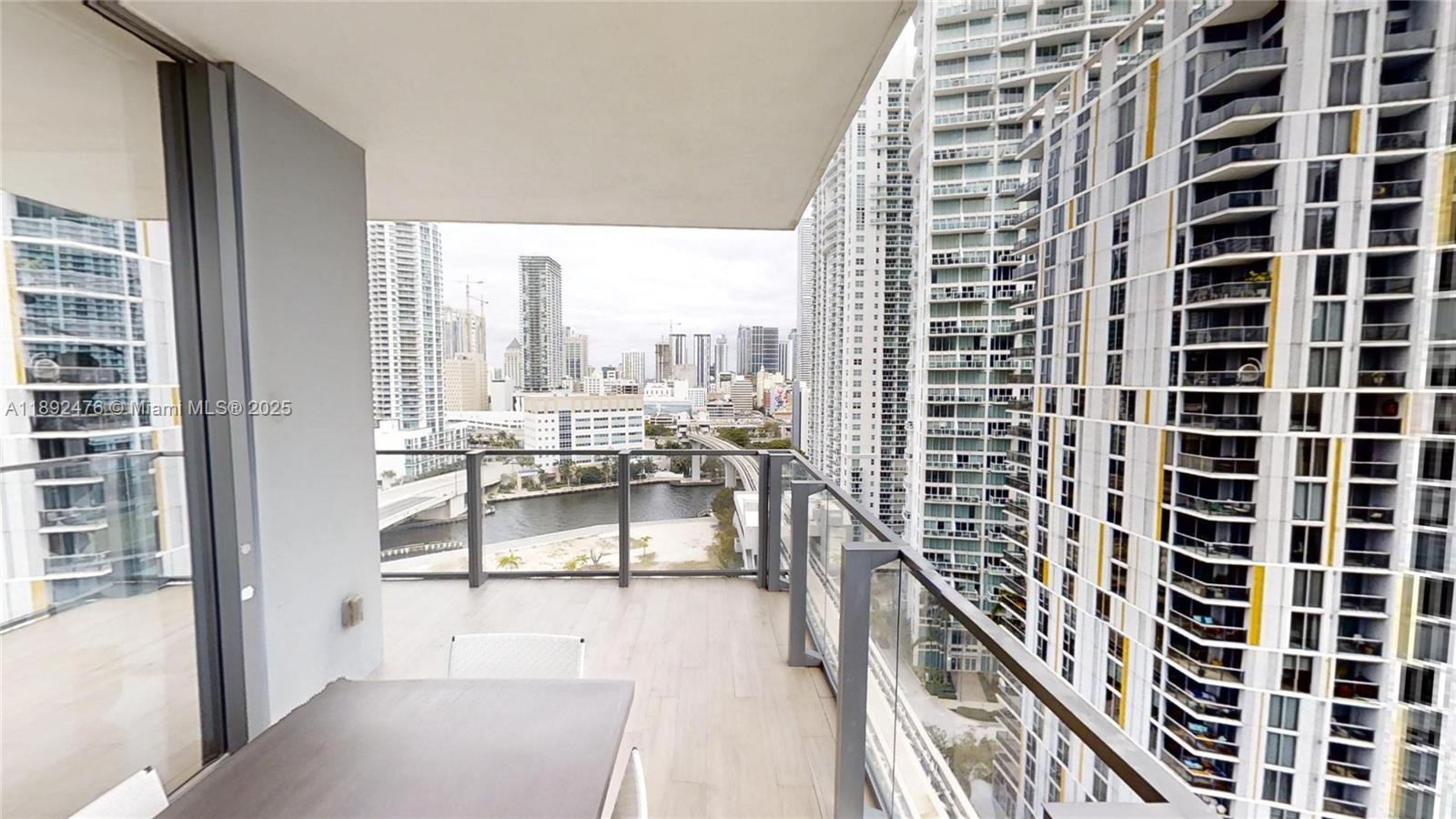 68 SE 6 ST #1111, Miami FL 33131