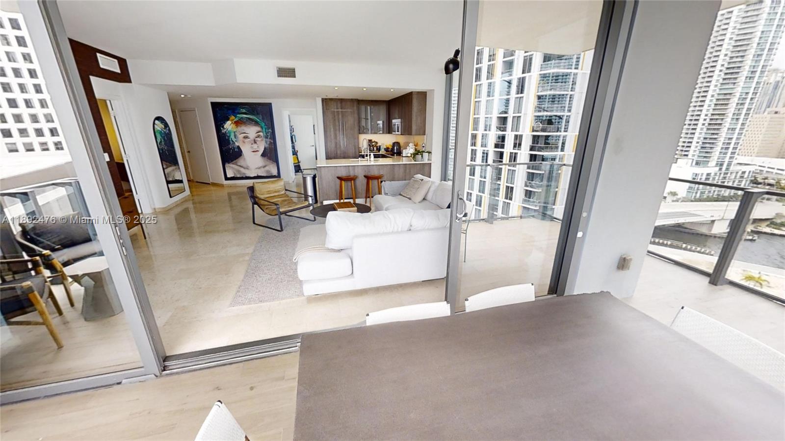 68 SE 6 ST #1111, Miami FL 33131