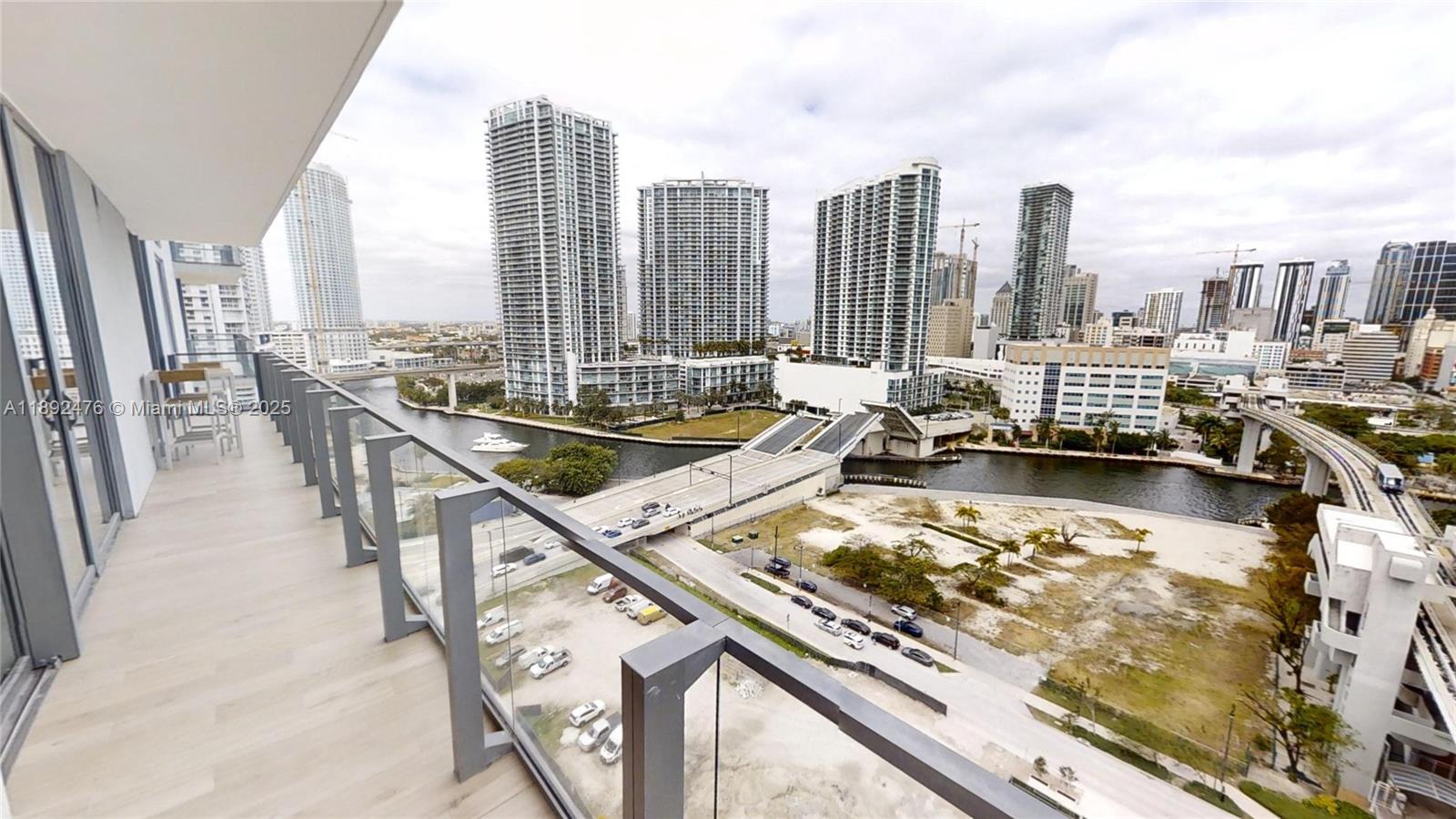68 SE 6 ST #1111, Miami FL 33131