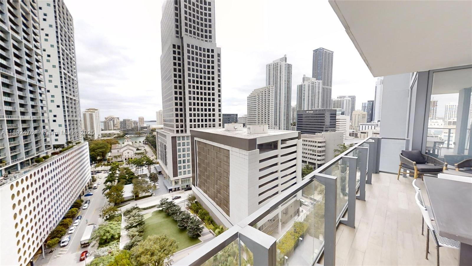 68 SE 6 ST #1111, Miami FL 33131