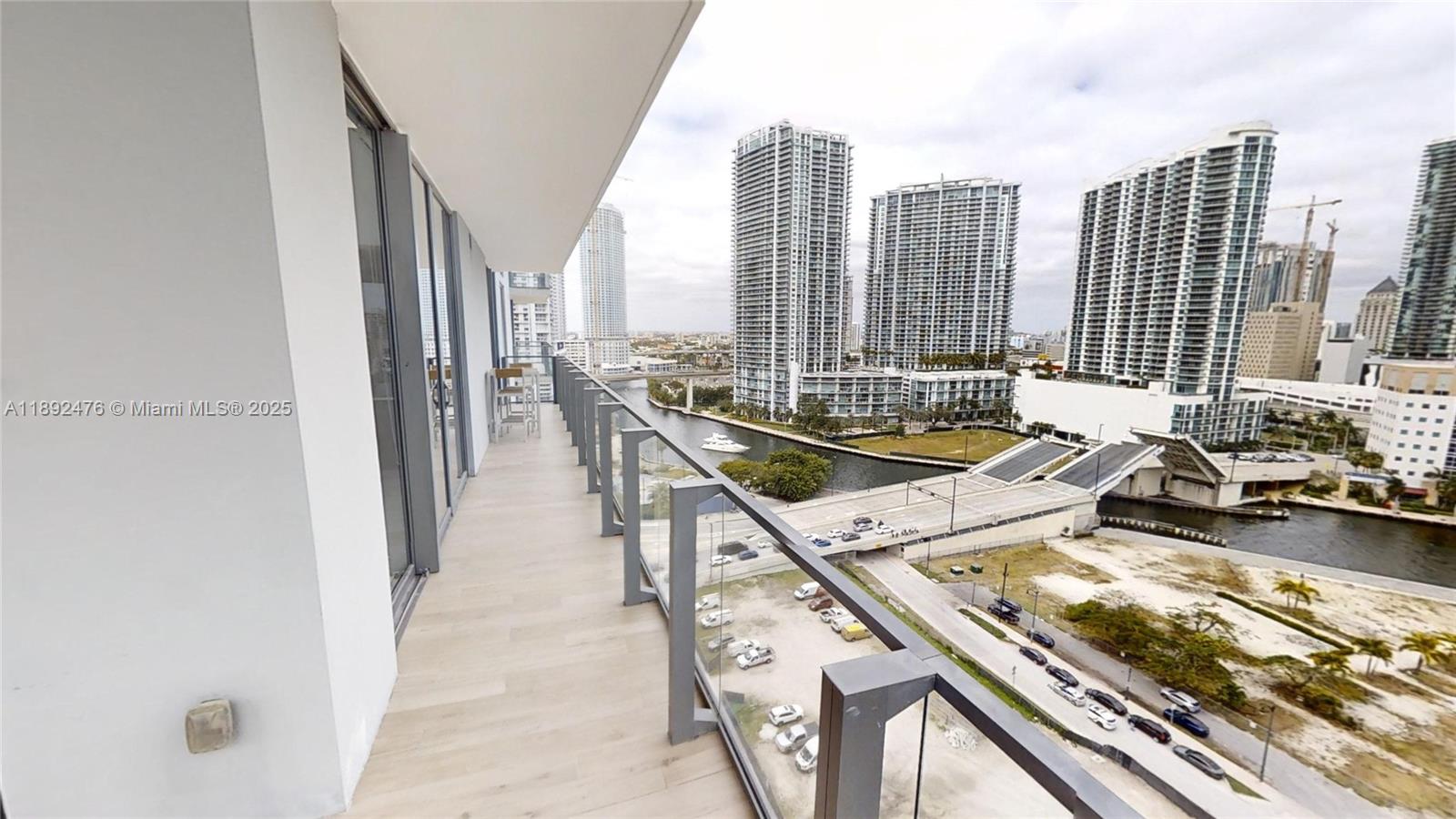 68 SE 6 ST #1111, Miami FL 33131