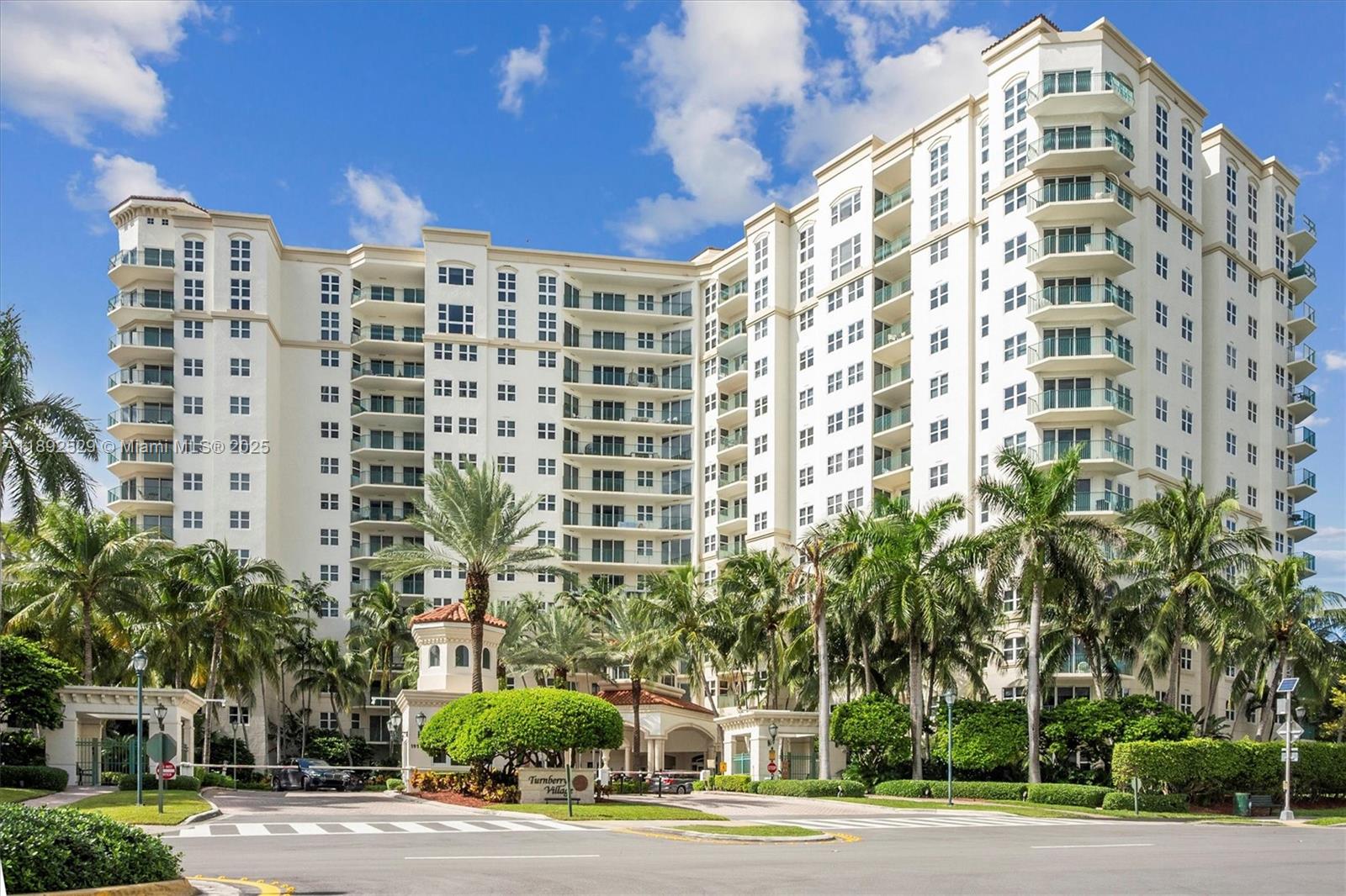 20000 E Country Club Dr #PH01, Aventura FL 33180
