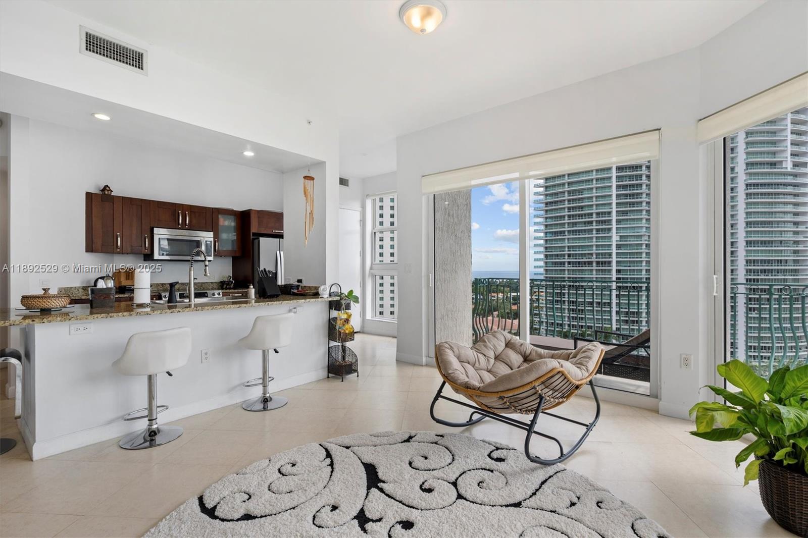 20000 E Country Club Dr #PH01, Aventura FL 33180