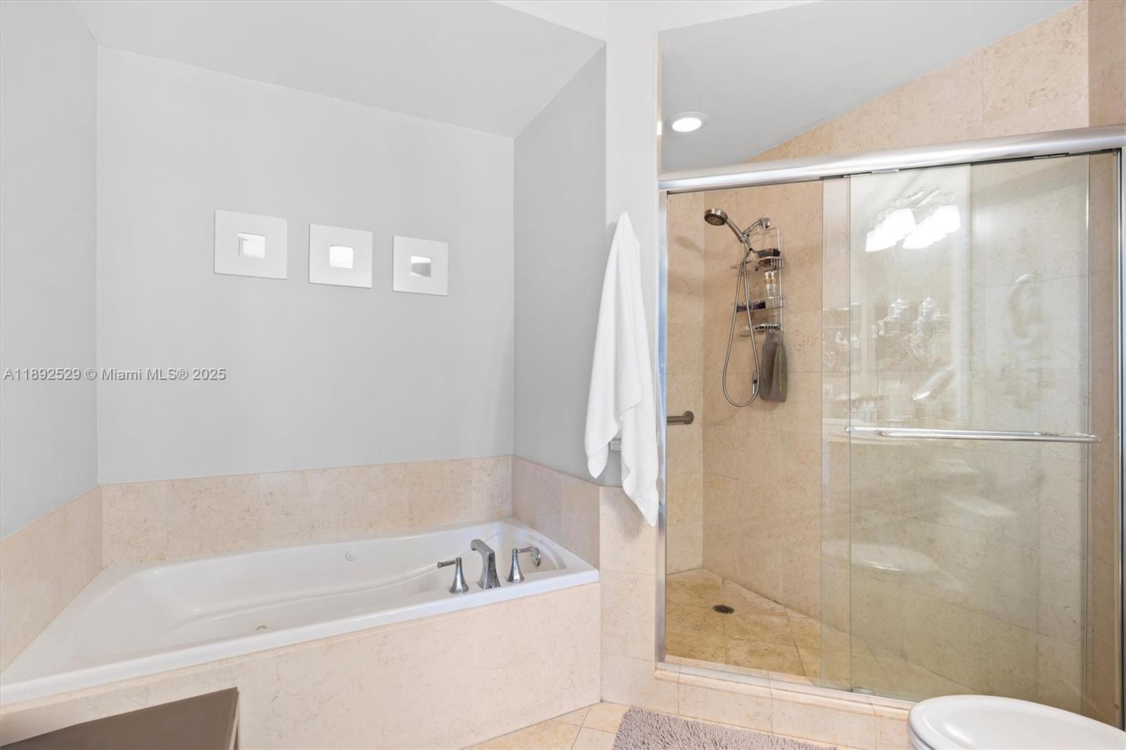 20000 E Country Club Dr #PH01, Aventura FL 33180