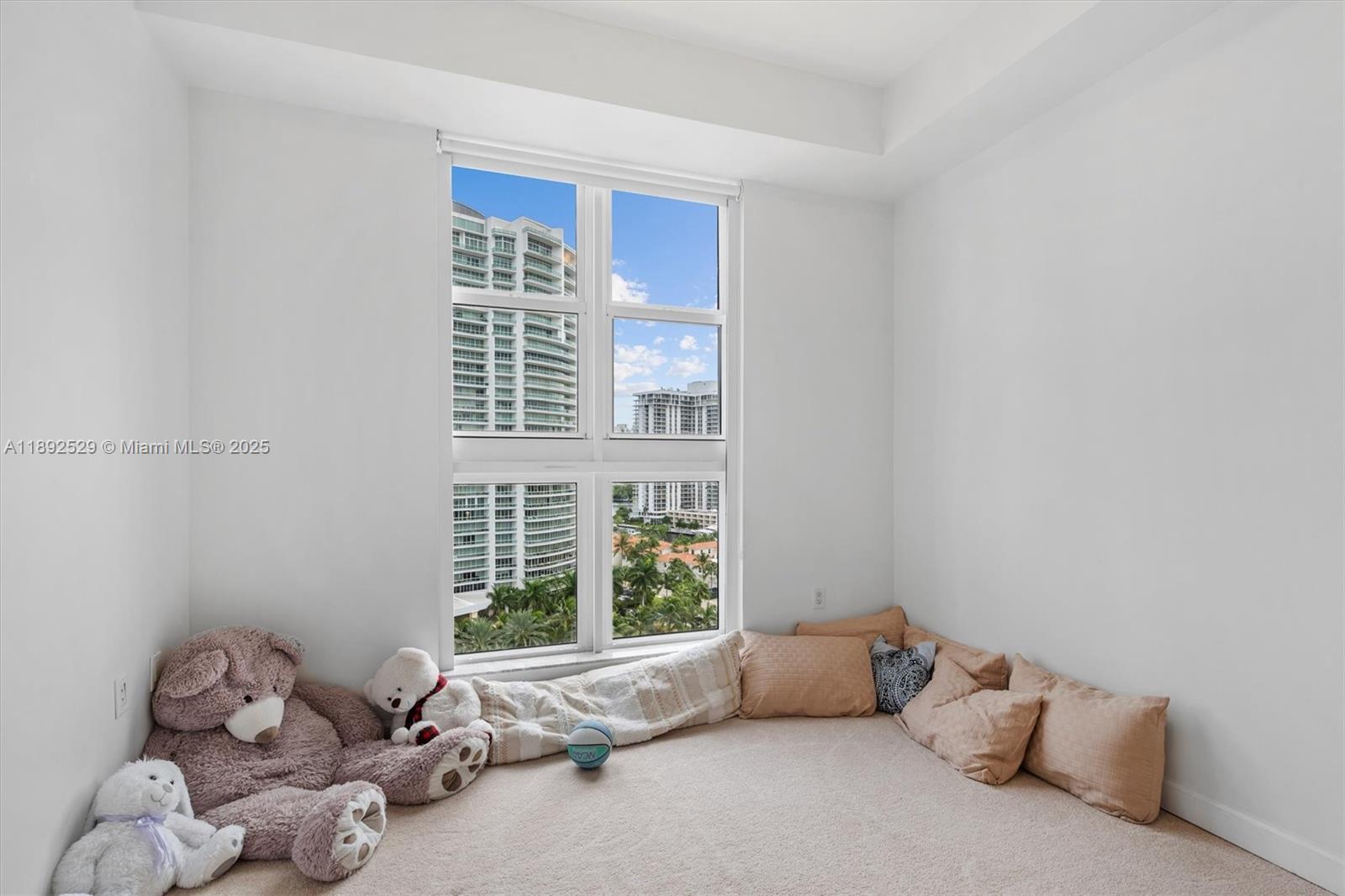 20000 E Country Club Dr #PH01, Aventura FL 33180
