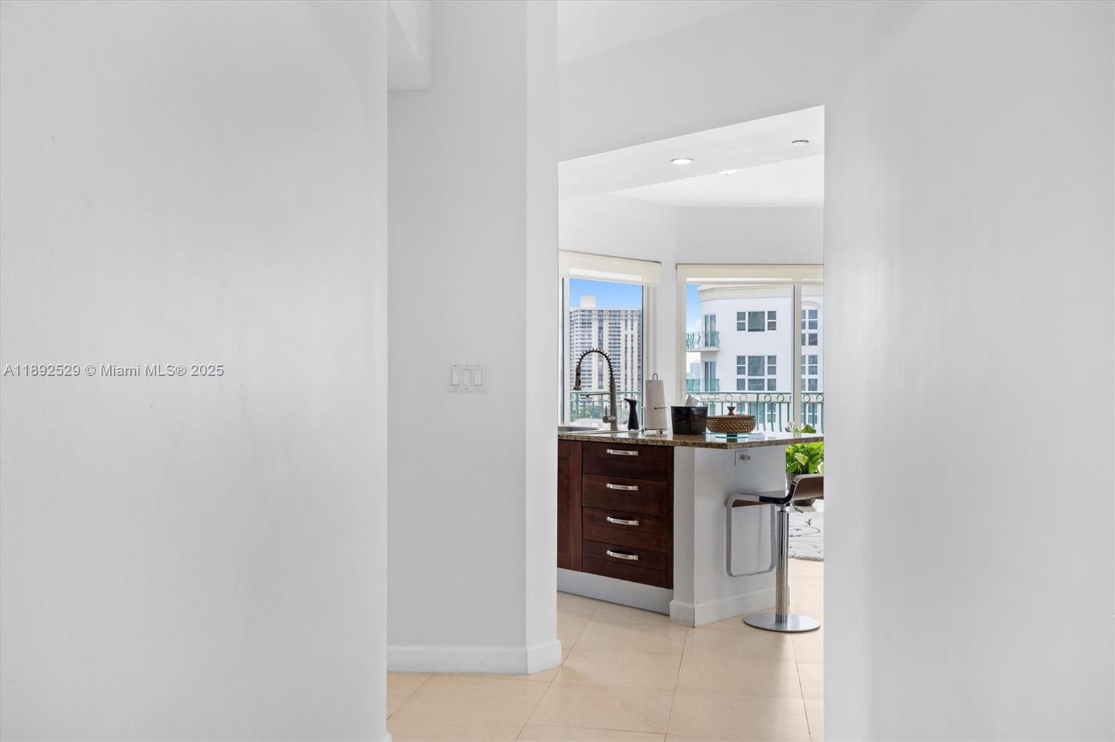 20000 E Country Club Dr #PH01, Aventura FL 33180