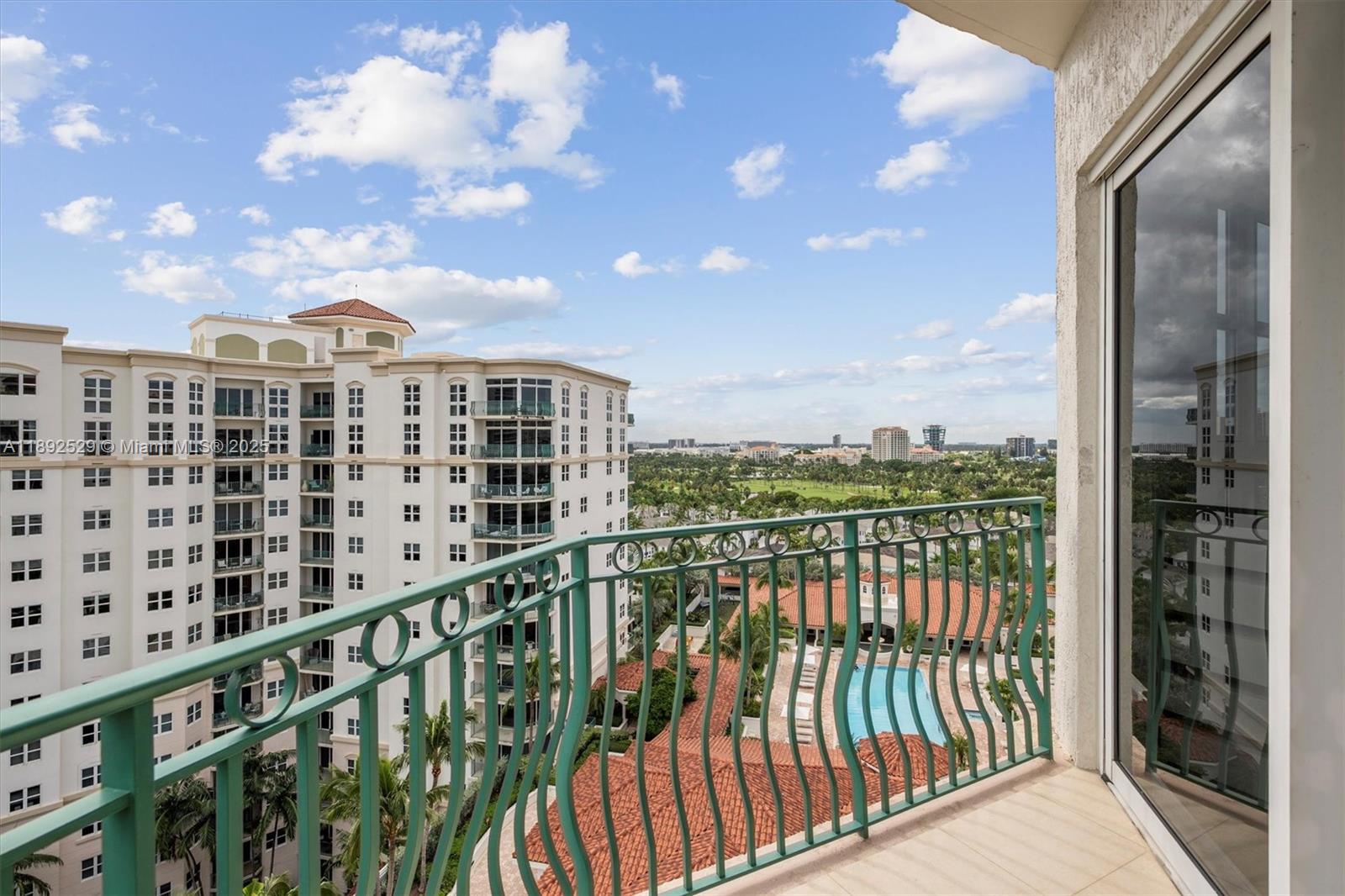 20000 E Country Club Dr #PH01, Aventura FL 33180