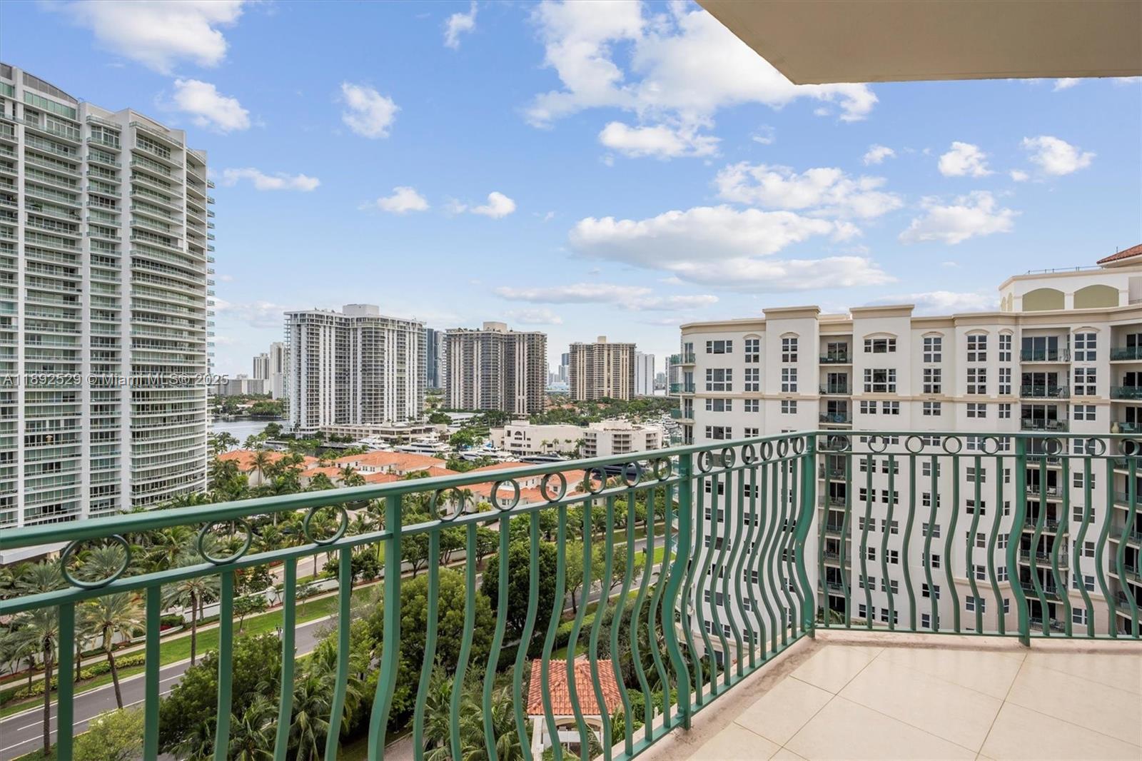 20000 E Country Club Dr #PH01, Aventura FL 33180