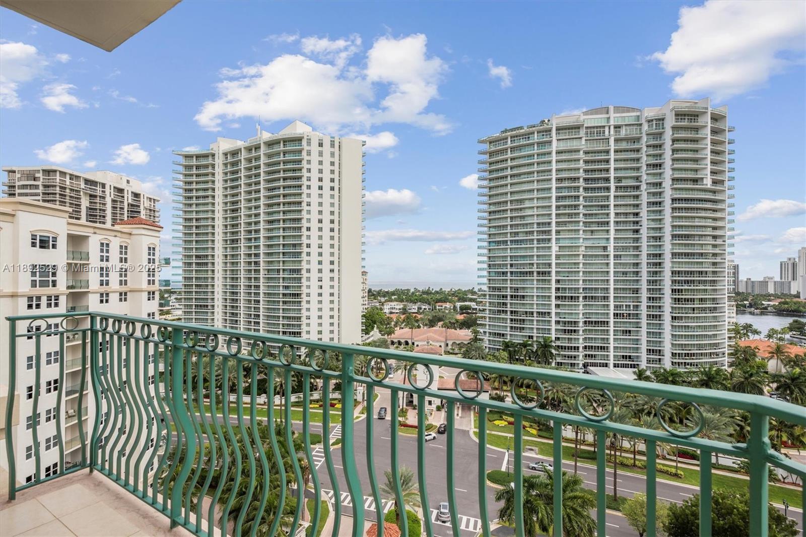 20000 E Country Club Dr #PH01, Aventura FL 33180