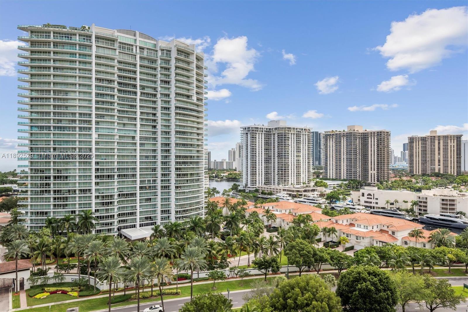 20000 E Country Club Dr #PH01, Aventura FL 33180