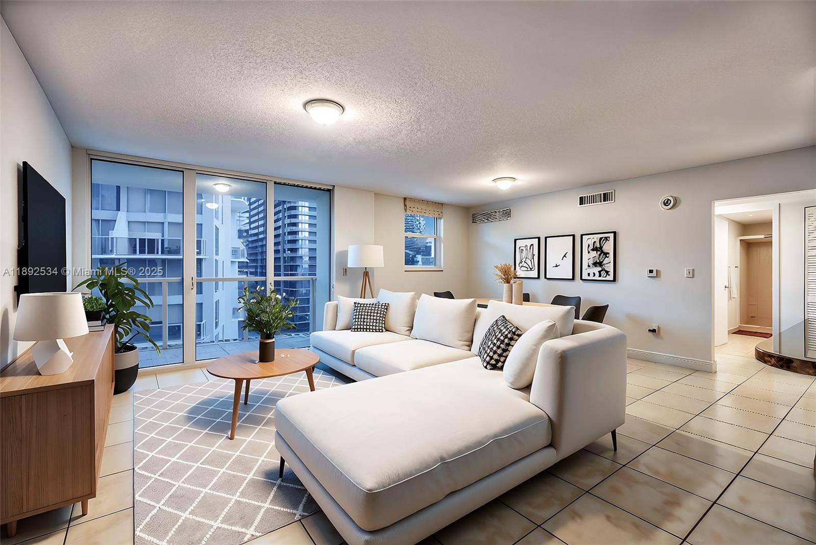 31 SE 5th St #2111, Miami FL 33131