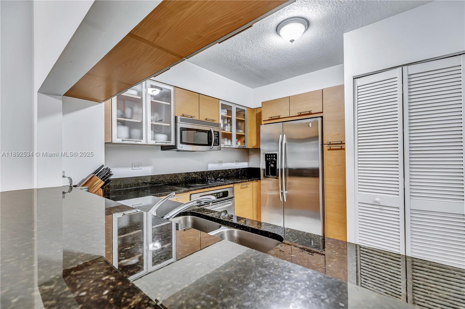 31 SE 5th St #2111, Miami FL 33131