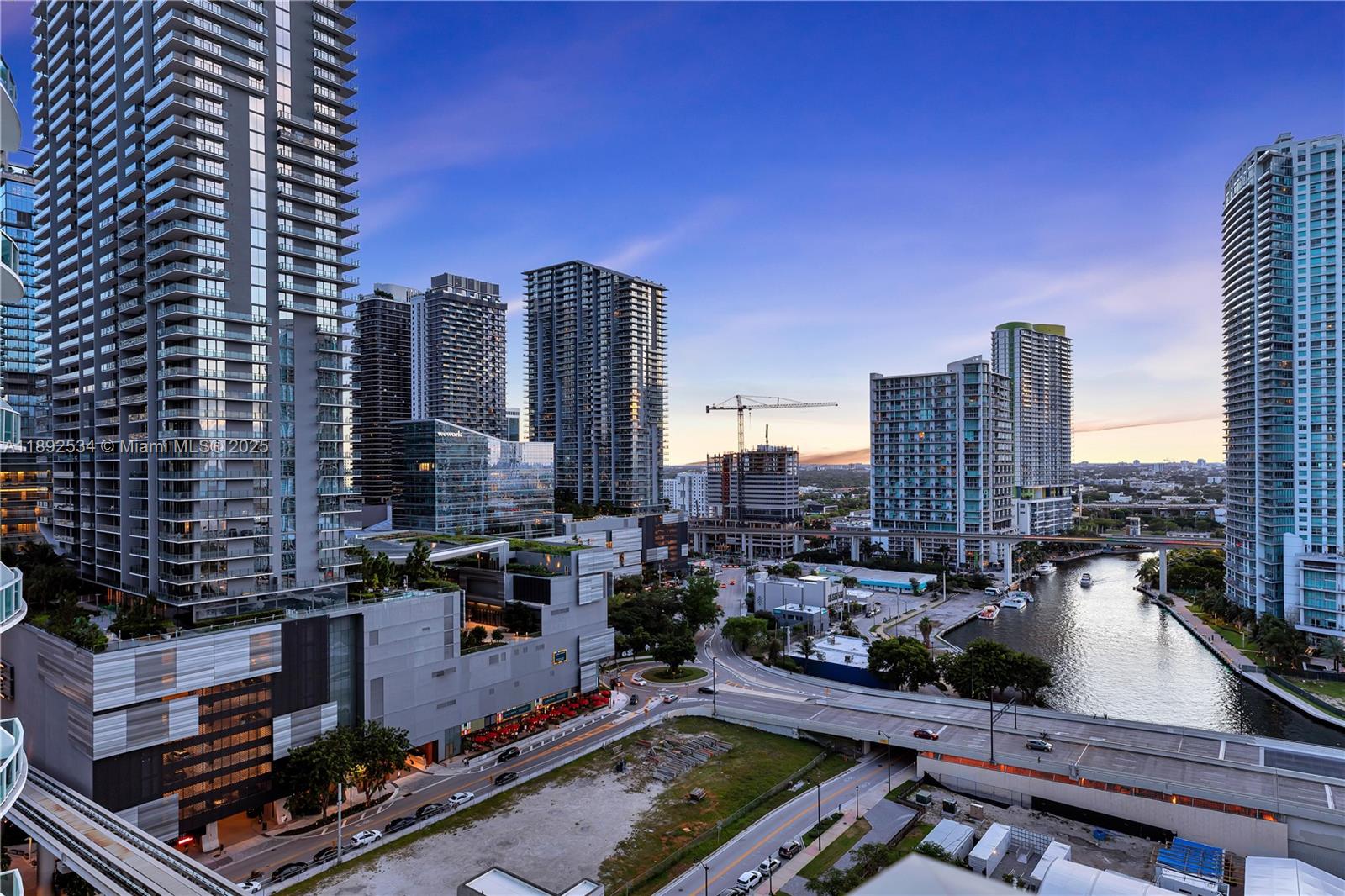 31 SE 5th St #2111, Miami FL 33131