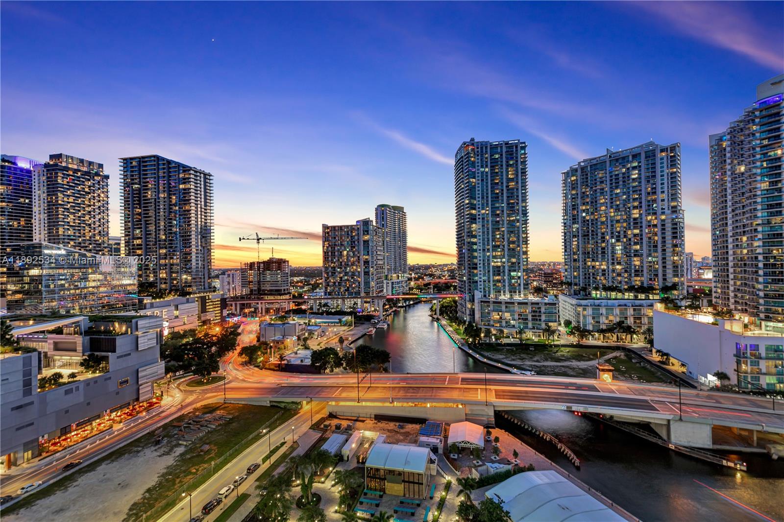 31 SE 5th St #2111, Miami FL 33131