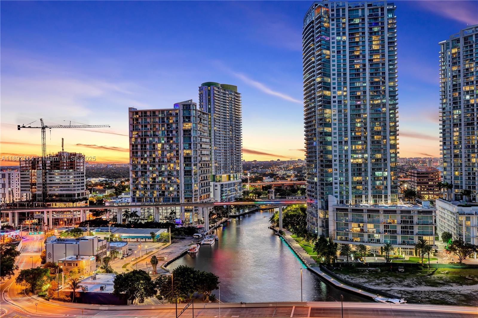31 SE 5th St #2111, Miami FL 33131