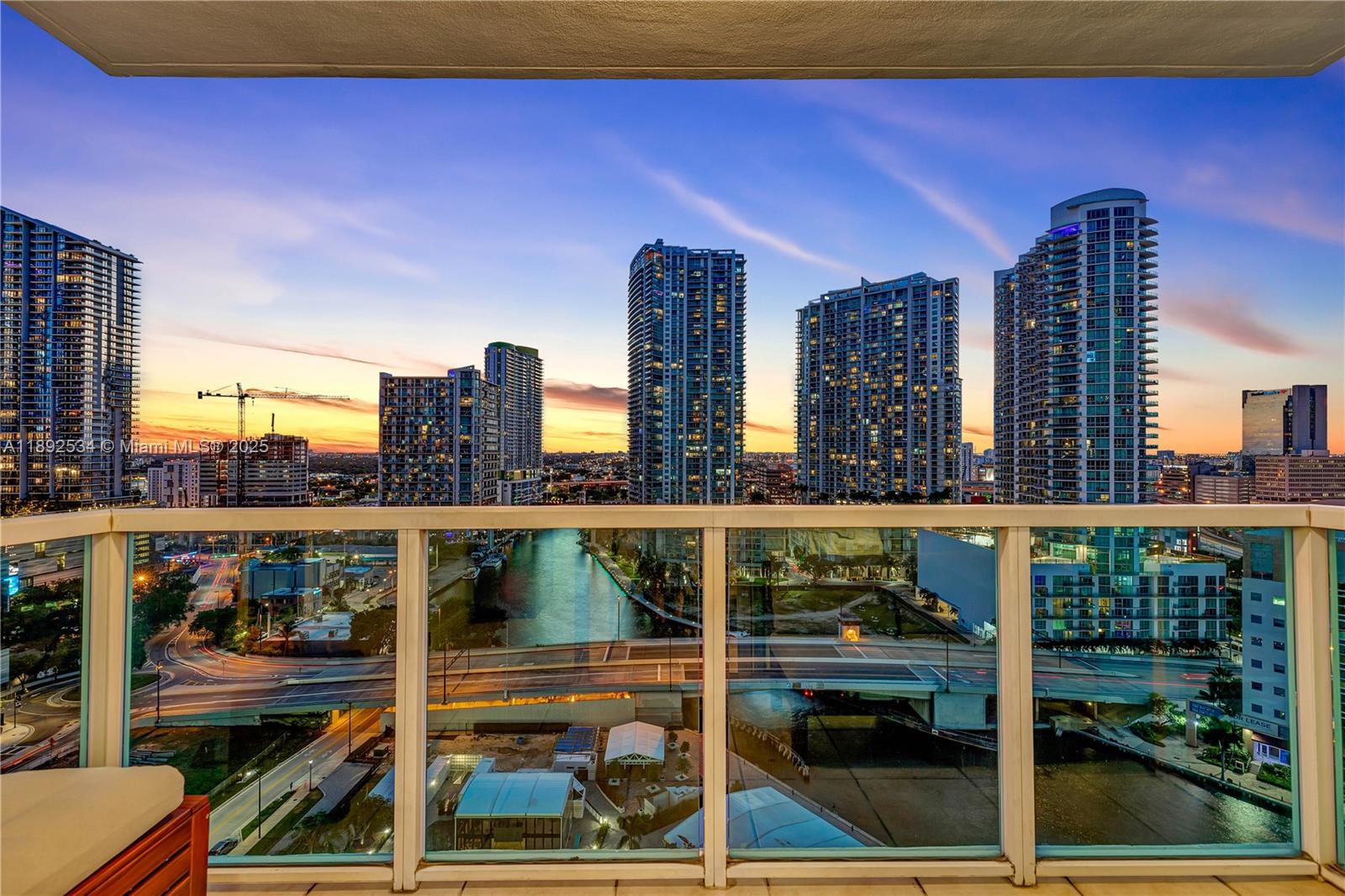 31 SE 5th St #2111, Miami FL 33131