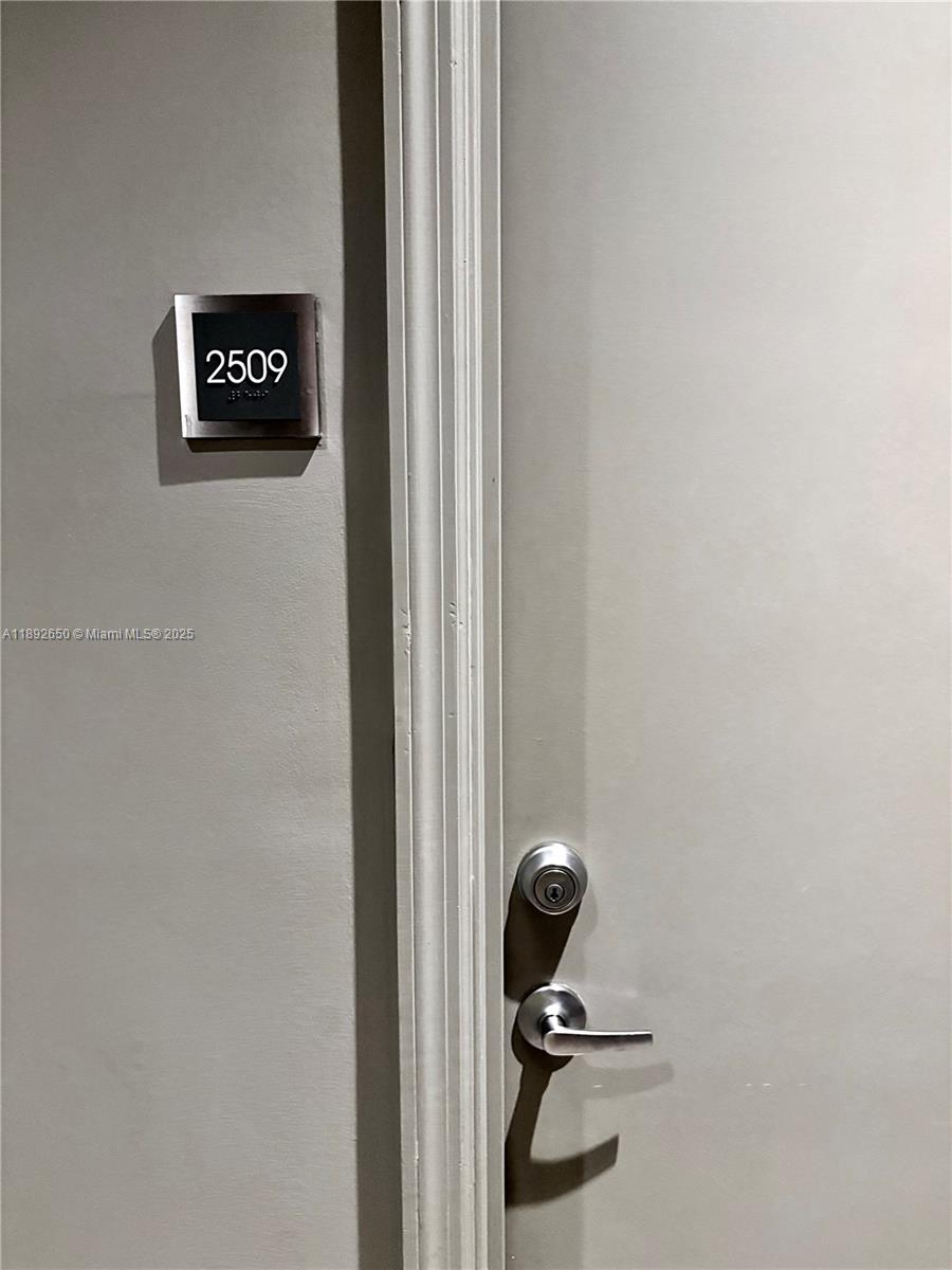 951 Brickell Ave #2509, Miami FL 33131