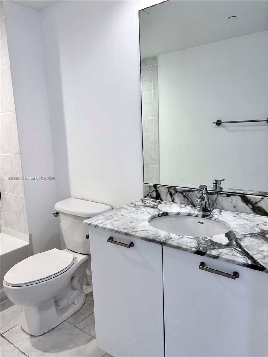951 Brickell Ave #2509, Miami FL 33131