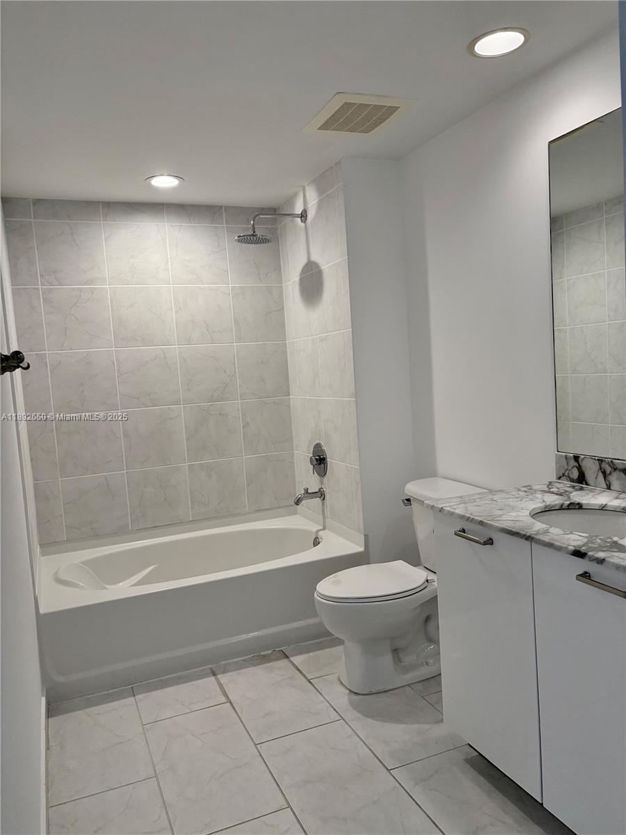 951 Brickell Ave #2509, Miami FL 33131