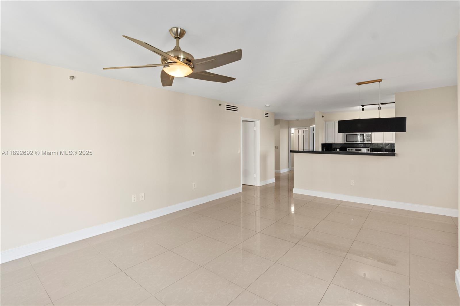 19655 E Country Club Dr #6-501, Aventura FL 33180