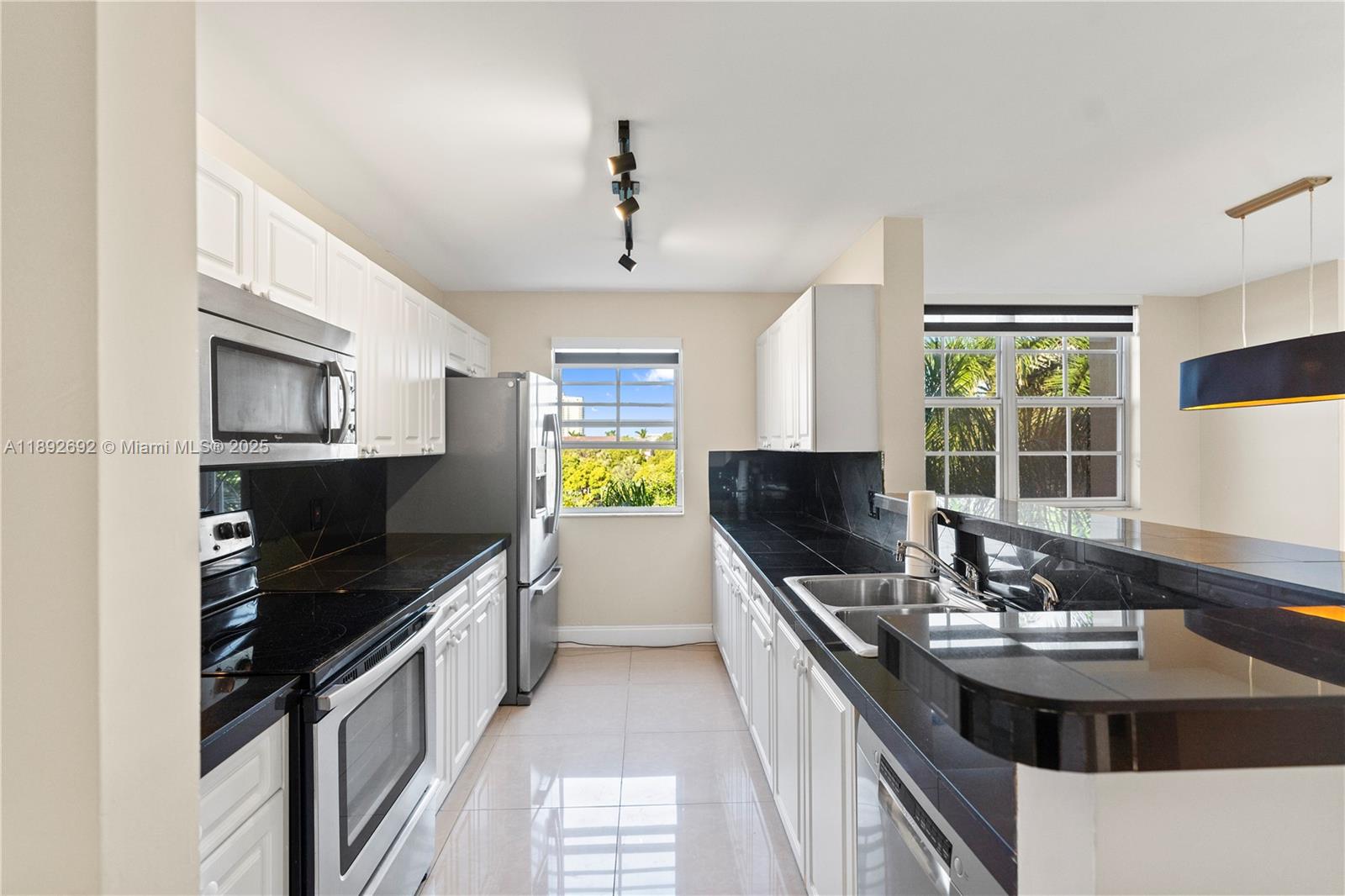 19655 E Country Club Dr #6-501, Aventura FL 33180