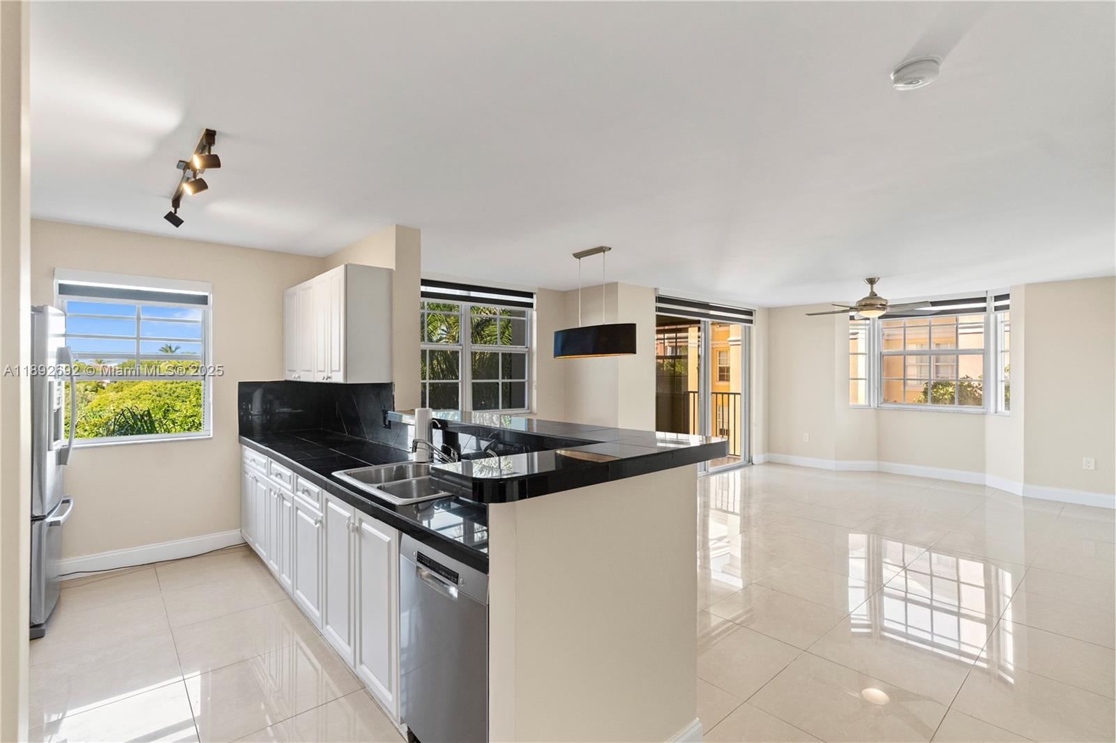 19655 E Country Club Dr #6-501, Aventura FL 33180